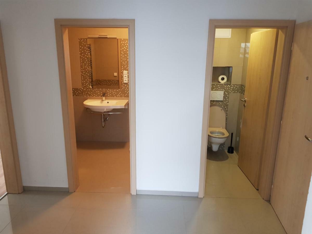 Newly Built 5 With Balcony Near Center Apartment Brno